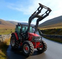 MCCORMICK CX85 TRACTOR – 2005