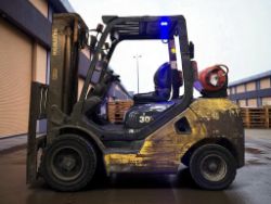 KOMATSU FG30T-17 LPG FORKLIFT