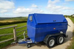DOUBLE AXEL FUEL BOWSER WITH DUAL ELECTRIC PUMPS – 2011