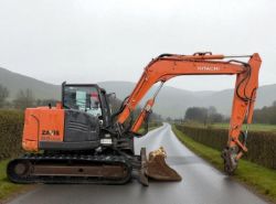 HITACHI ZX85USB-5A 8.6 TON MIDI EXCAVATOR / DIGGER