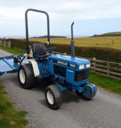 FORD 1220 TRACTOR