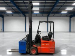 **(INCLUDES CHARGER)**LINDE E12Z-02 ELECTRIC 3-WHEEL FORKLIFT