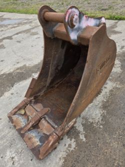 700MM DIGGING BUCKET – 70MM PINS
