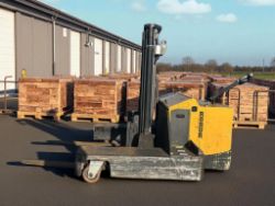 **(INCLUDES CHARGER)**2018 ROBUR SBP XT HD 4VR 2520 FOUR-WAY TRUCK – 1.6 TONNE – STANDARD MAST