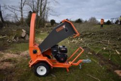 15HP TOWABLE WOOD CHIPPER – 3.5
