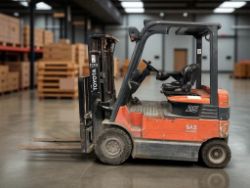 **(INCLUDES CHARGER)**2010 TOYOTA 7FBMF25 ELECTRIC FORKLIFT – 2.5 TONNE – TRIPLEX MAST