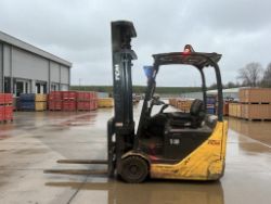 **(INCLUDES CHARGER)**TCM A2N1L16Q – ELECTRIC 3-WHEEL FORKLIFT
