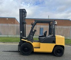 NISSAN W1F4A40Y DIESEL FORKLIFT 2009 – 4T / 4000 HRS