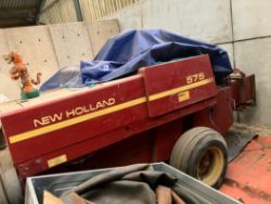 NEW HOLLAND 575 ROUND BALER