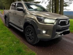 2023 TOYOTA HILUX INVINCIBLE X AUTO 2.8 D-4D 4WD DCB A – 36,000 MILES – BRONZE – 1 OWNER