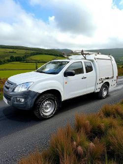 2015 ISUZU D-MAX EXTRA CAB – 2.5 TWIN TURBO DIESEL – 6 SPEED MANUAL