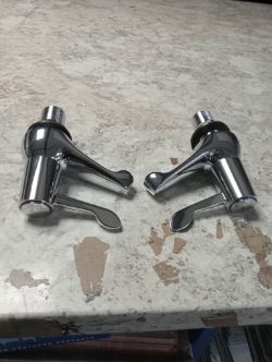 12 X TAPS SWAN LEVER BATH PILLARS CHROME
