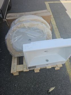 JOBLOT OF 3 BASINS 7 PEDESTALS 4 SEMI PEDS