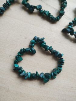MALACHITE GEMSTONE CHRYSTAL CHIP BRACELETS - NEW IN ORIGINAL PACKAGING - JOBLOT OF 5