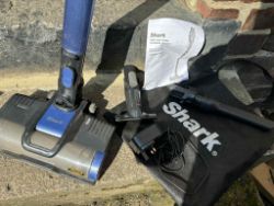 SHARK ANTI HAIR WRAP CORDLESS VAC