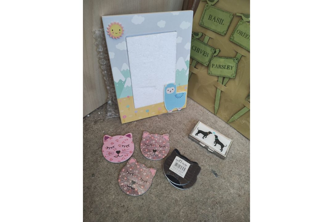SASS & BELLE JOBLOT – MIXED ITEMS: WOODEN LETTERS, COASTERS, FRAMES, NAIL FILES – ALL BRAND NEW! - Image 5 of 5