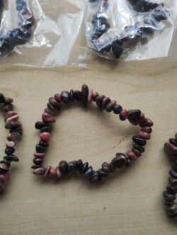 RHODONITE GEMSTONE CHRYSTAL CHIP BRACELETS - NEW IN ORIGINAL PACKAGING - JOBLOT OF 38