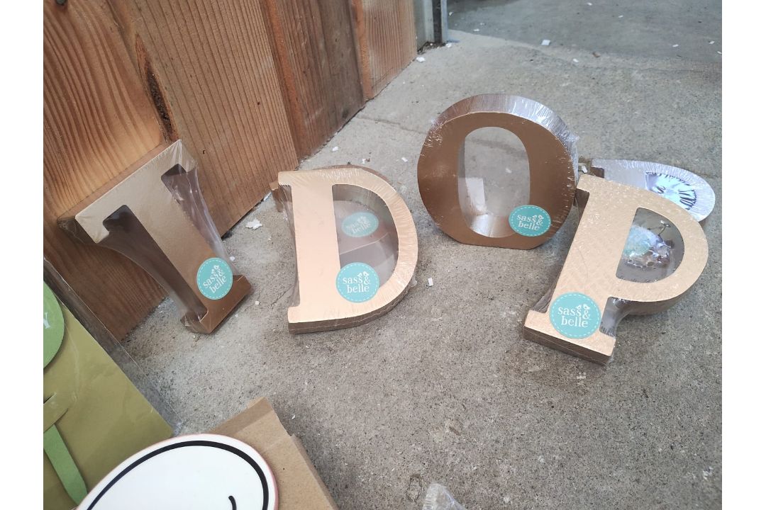 SASS & BELLE JOBLOT – MIXED ITEMS: WOODEN LETTERS, COASTERS, FRAMES, NAIL FILES – ALL BRAND NEW! - Image 2 of 5