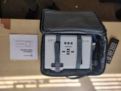 VANKYO LEISURE 410 PROJECTOR - BRAND NEW IN ORIGINAL BAG WITH EVERYTHING