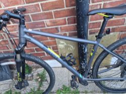 PINNACLE MOUNTAIN BIKE ROAD BIKE 27 INCH WHEELS