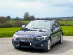 **(ONLY 77K MILEAGE)** 2013 BMW 1 SERIES 1.6 116I SPORT AUTO EURO 6 (S/S) 5DR >-NO VAT ON HAMMER-<