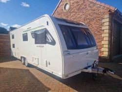 2020 LUNAR QUASAR 696 TWIN AXLE 6 BERTH TOURING CARAVAN >>--NO VAT ON HAMMER--<<