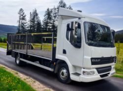 2009 DAF LF45 7.5 TONNE BEAVERTAIL TRUCK WITH HYDRAULIC RAMP>>--NO VAT ON HAMMER--<<