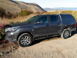 2020 TOYOTA HILUX INVINCIBLE X AUTO