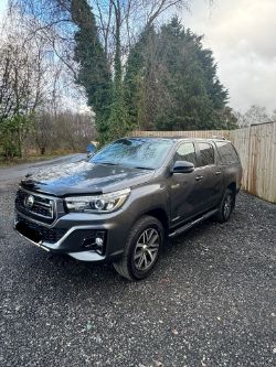 2019 TOYOTA HILUX INVINCIBLE X D-4D 4WD DCB AUTOMATIC
