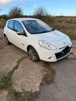 2012 RENAULT CLIO DYNAMIQUE TOMTOM 1.2 PETROL MANUAL – WHITE >>--NO VAT ON HAMMER--<<