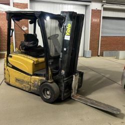 **(INCLUDES CHARGER)**2016 YALE ERP20VT ELECTRIC 3-WHEEL FORKLIFT