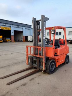 SAMUK SF25 FORKLIFT TRUCK