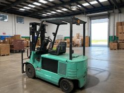 2000 MITSUBISHI FBP25 ELECTRIC 4-WHEEL FORKLIFT TRUCK – 2.5T CAPACITY**(INCLUDES CHARGER)**