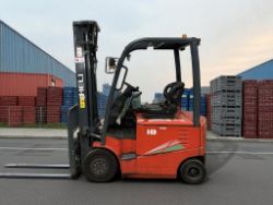 **(INCLUDES CHARGER)**HELI FB18G-AC – ELECTRIC FORKLIFT (4 WHEELS)
