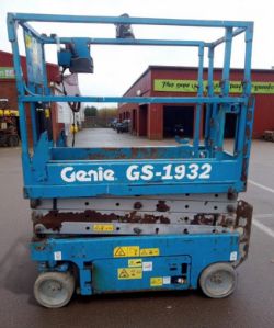 2006 GENIE GS-1932 SCISSOR LIFT ACCESS PLATFORM