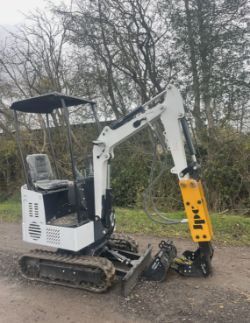 JPC MINI DIGGER 1.2 TON WITH BREAKER & DITCHING BUCKET