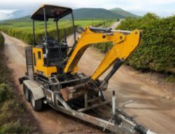 2018 JCB 15C-1 1.5T MINI EXCAVATOR / DIGGER WITH INDESPENSION TRAILER
