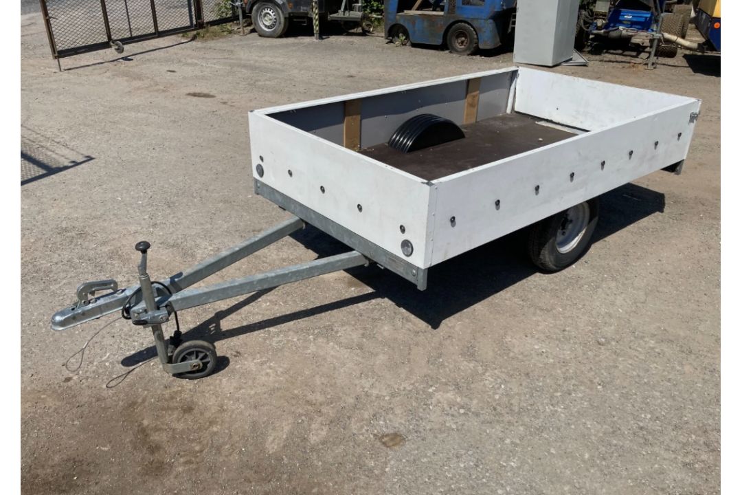 LIGHTWEIGHT UNBRAKED CAR TRAILER - Image 1 of 7