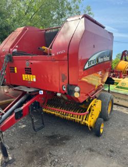 NEW HOLLAND BR740 ROUND BALER