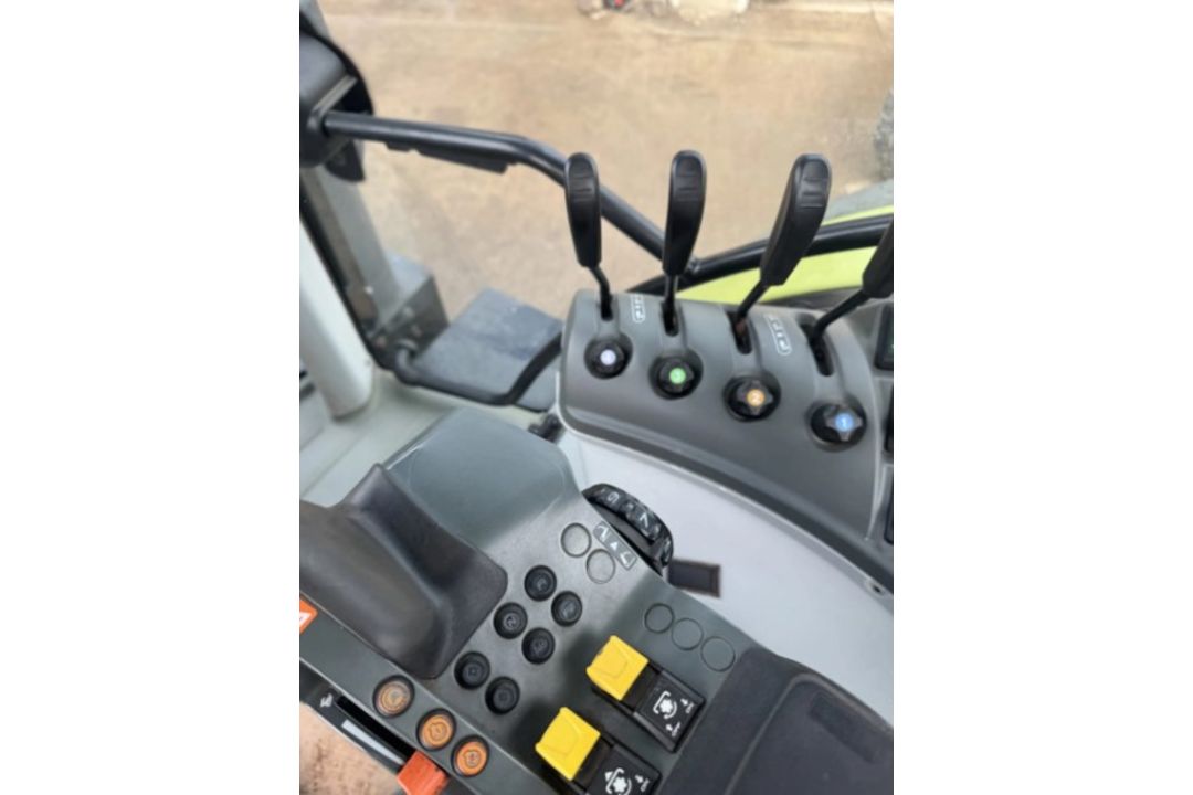 CLAAS ARION 640 - Image 11 of 12