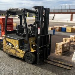 **(INCLUDES CHARGER)**2008 CAT EP18NT ELECTRIC FORKLIFT TRUCK