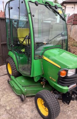 JOHN DEERE X748 ULTIMATE DIESEL RIDE-ON MOWER
