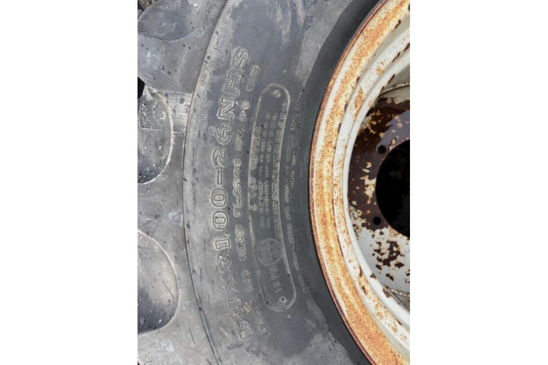 SET OF 4 JCB FASTRAC 5-STUD GOODYEAR TERRA WHEELS & TYRES - Image 6 of 7