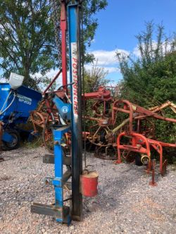 POST PUNCHER / KNOCKER