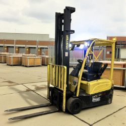 **(INCLUDES CHARGER)**2015 HYSTER J2.0XNT ELECTRIC 3-WHEEL FORKLIFT