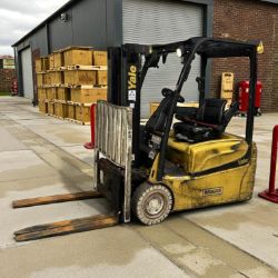 **(INCLUDES CHARGER)**2016 YALE ERP16VT ELECTRIC 3-WHEEL FORKLIFT