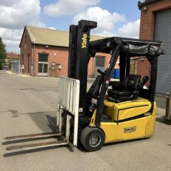 **(INCLUDES CHARGER)**2017 YALE ERP20VT ELECTRIC 3-WHEEL FORKLIFT