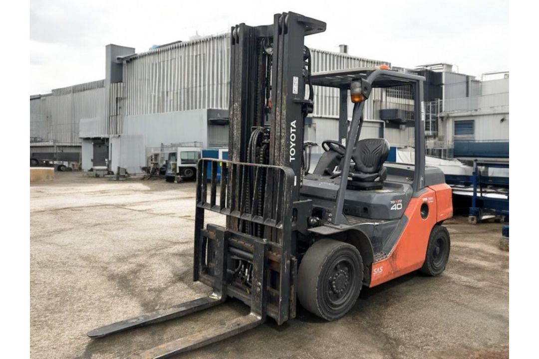 TOYOTA 40-8FD35N DIESEL FORKLIFT - Image 2 of 6