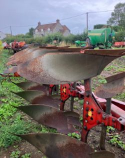 KVERNELAND 4 FURROW REVERSIBLE PLOUGH