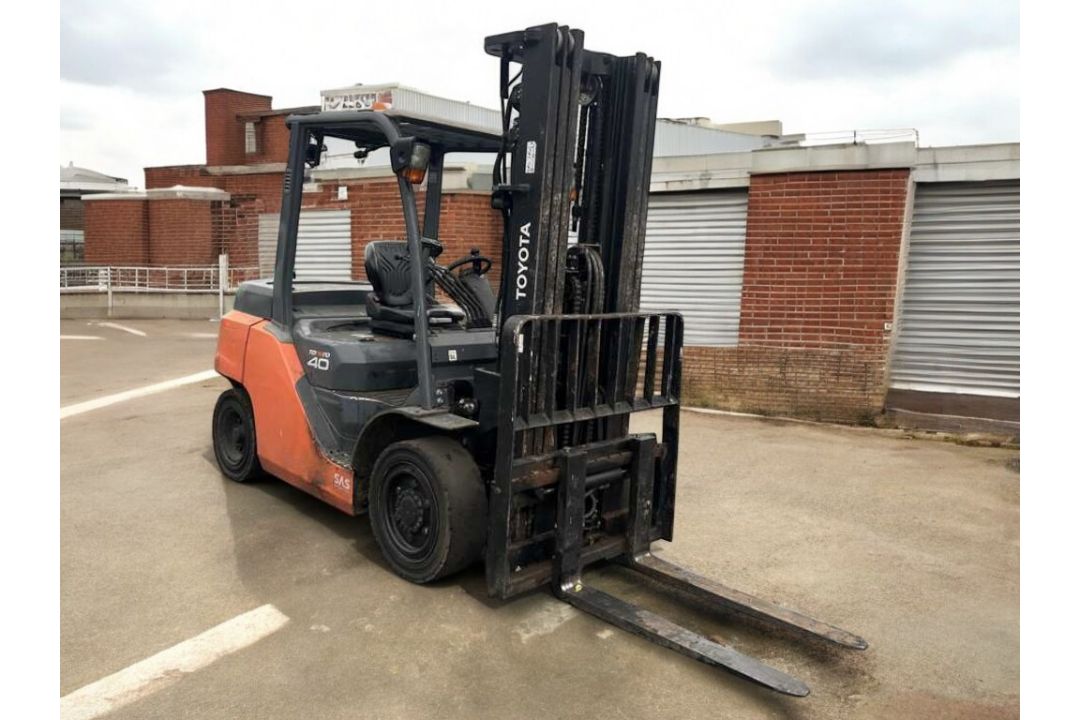 TOYOTA 40-8FD35N DIESEL FORKLIFT - Image 1 of 6
